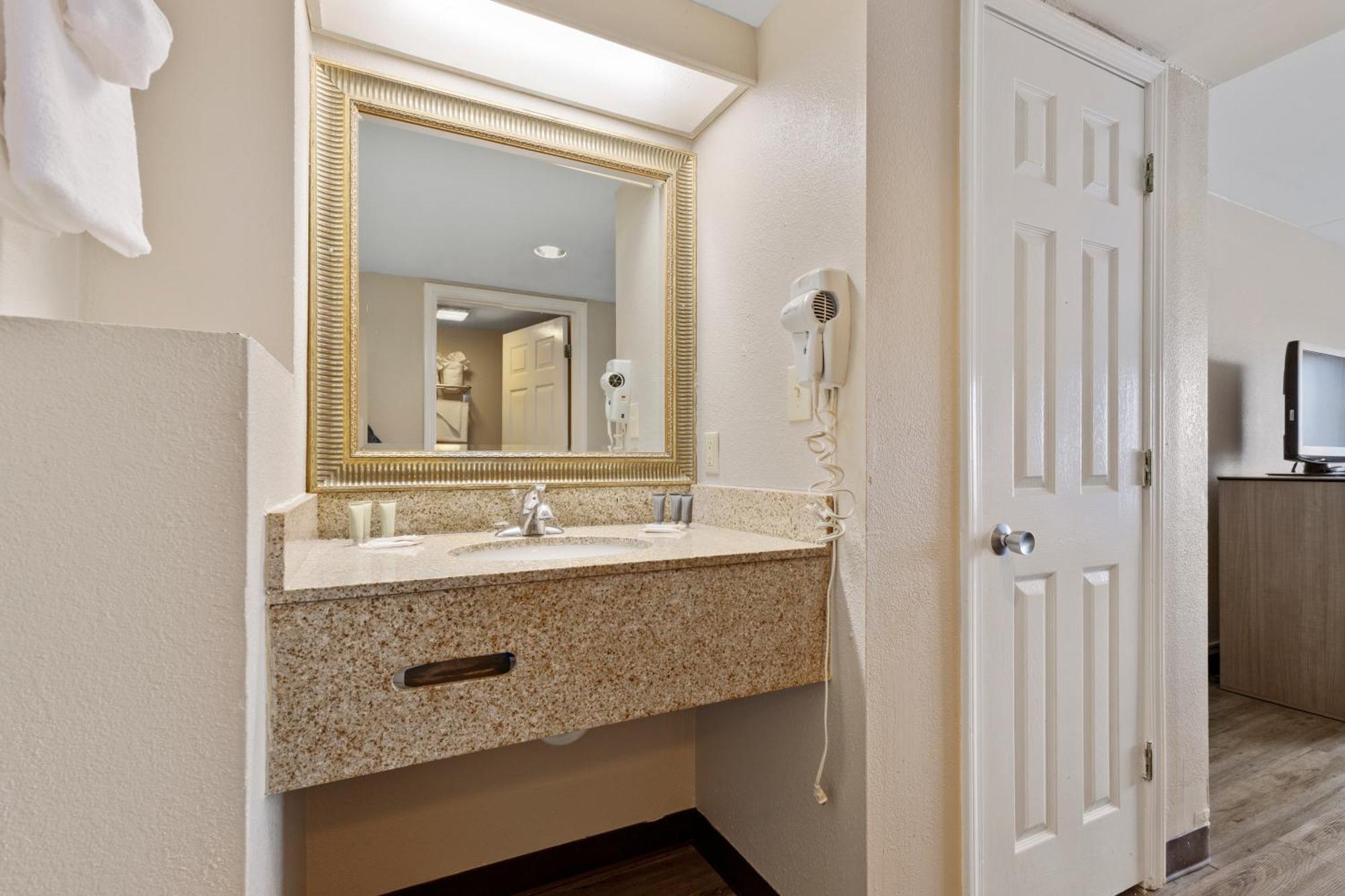 Ocean Crest Inn And Suites Μιρτλ Μπιτς Δωμάτιο φωτογραφία